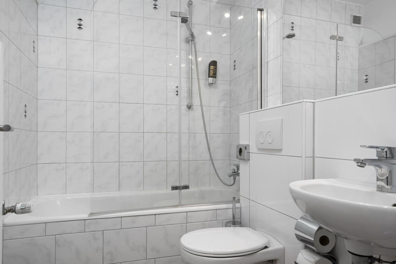 Apartment 1, Direkt Am Bahnhof Aachen Exteriör bild